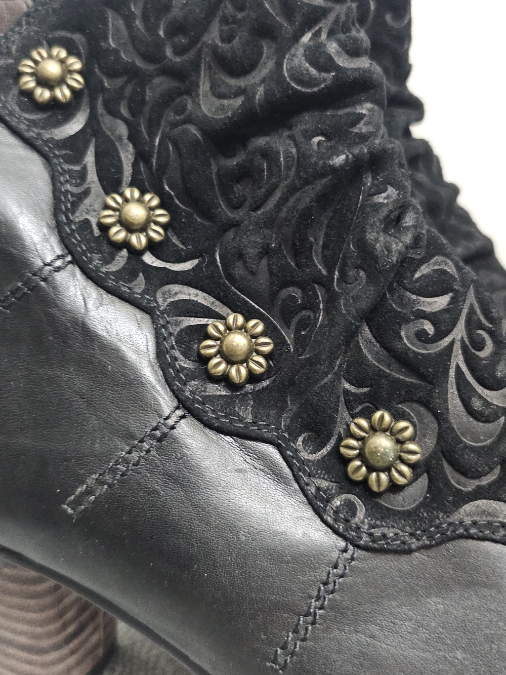 L'Artiste Belgard Black Leather Embossed Floral Ankle Boots - Picture 2 of 11